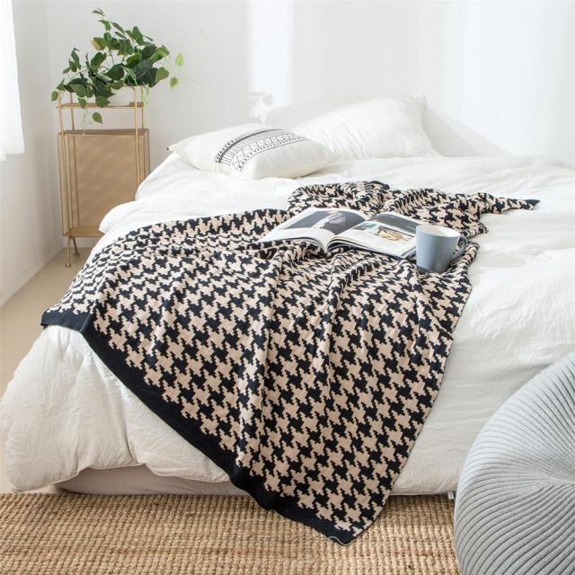 Houndstooth Throw Blanket Tan + Black / Standard | Sage & Sill